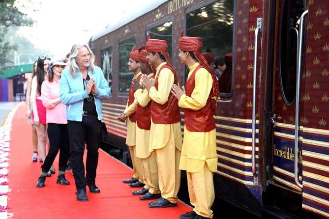 Luxury Taj Mahal Tour By SUPERFAST Train From Delhi - The fast-track idea: Delhi to Agra by superfast train
