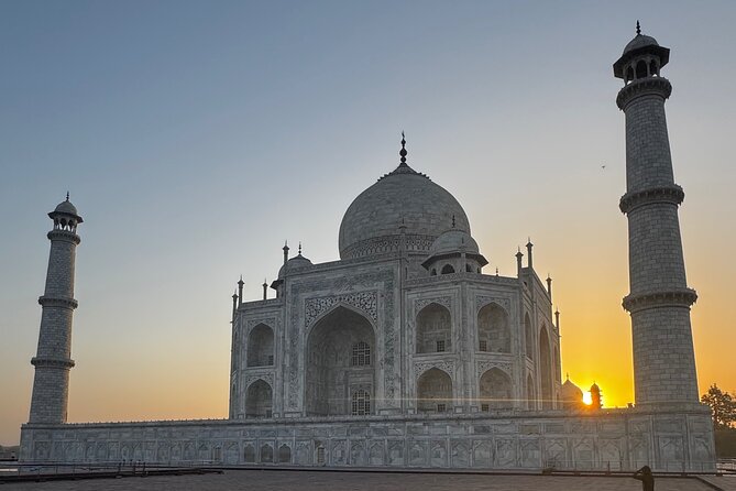 Luxury Taj Mahal Tour By SUPERFAST Train From Delhi - DoubleTree by Hilton Agra lunch: a solid reset in the middle