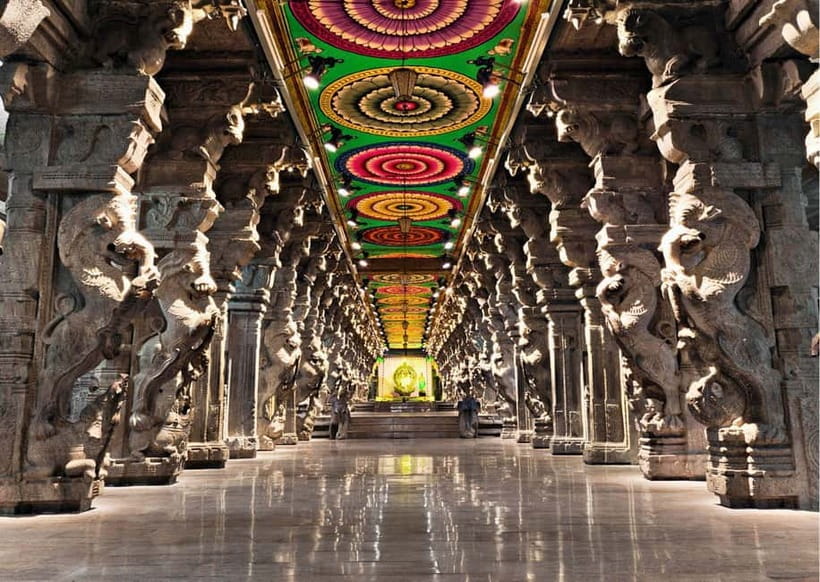 Madurai: Heritage & Cultural Trails Guided Walking Tour - Market streets with craft vendors, apparel, and snack stops