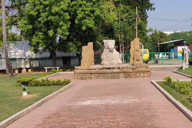 Mahabalipuram and Kanchipuram Day trip from Chennai by Private car with Guide - Arjuna’s Penance: a whole epic on a wall