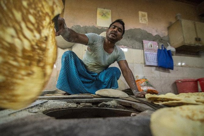 Mohd Ali Road Kebab & Curry Food Trail in Mumbai with Guide - Stop 2: Taj Icecream, 100 years of handmade sweetness