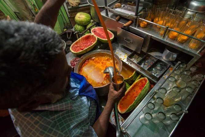 Mohd Ali Road Kebab & Curry Food Trail in Mumbai with Guide - Pickup, meeting point, and how the timing can shift