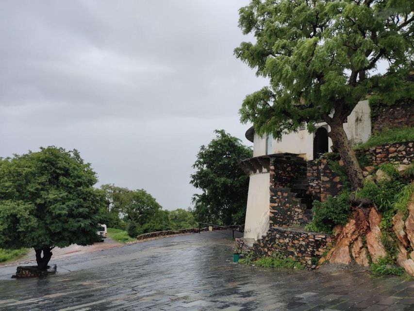 Monsoon Palace (Sajjangarh) E-bike Trail - Monsoon Palace by E-bike, Why It Works So Well