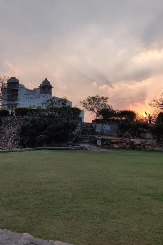 Monsoon Palace (Sajjangarh) E-bike Trail - Guide Stories, Local Pace, and How It Changes the Experience