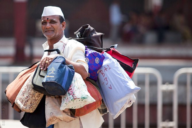 Morning Life of Mumbai's Dabbawalas and Dhobis Tour - The ride to Mahalaxmi: why the train leg matters