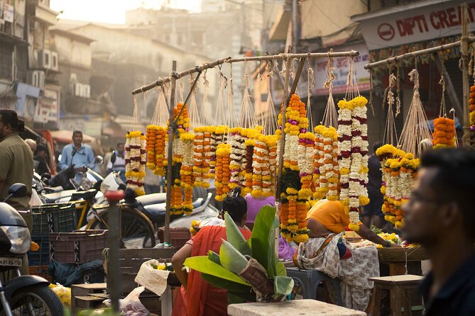 Mumbai Bicycle Tour - The morning start: Gateway of India and the waterfront vibe