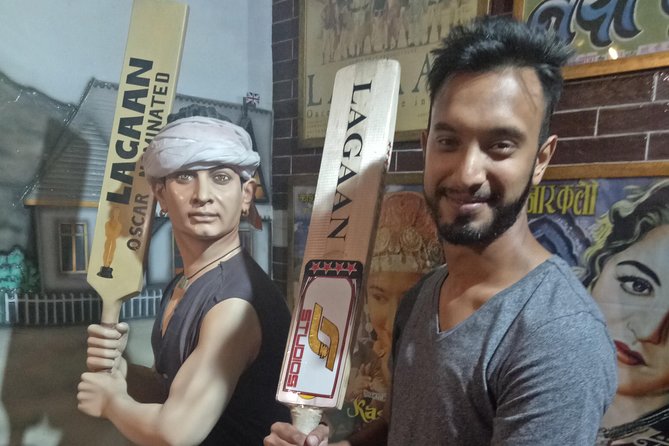 Mumbai Bollywood Studio Guided Tour - The Bandra and Juhu star-home stop: more viewpoint than confirmation