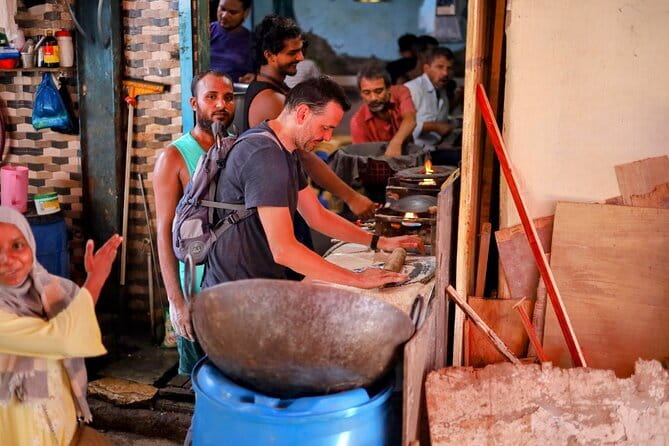 Mumbai Dharavi Slum, Dhobi Ghat & Dabbawala Lunchbox Tour - Dhobi Ghat: watching the open-air laundry system at work