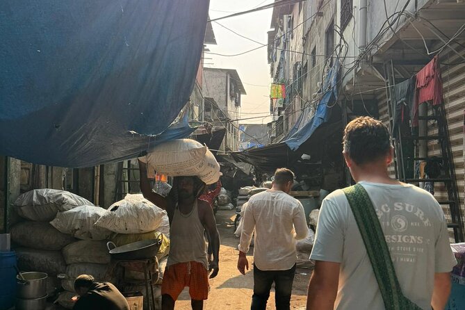 Mumbai: Dharavi Slum & Dhobi Ghat Laundry Tour - Your guide can make or break the story