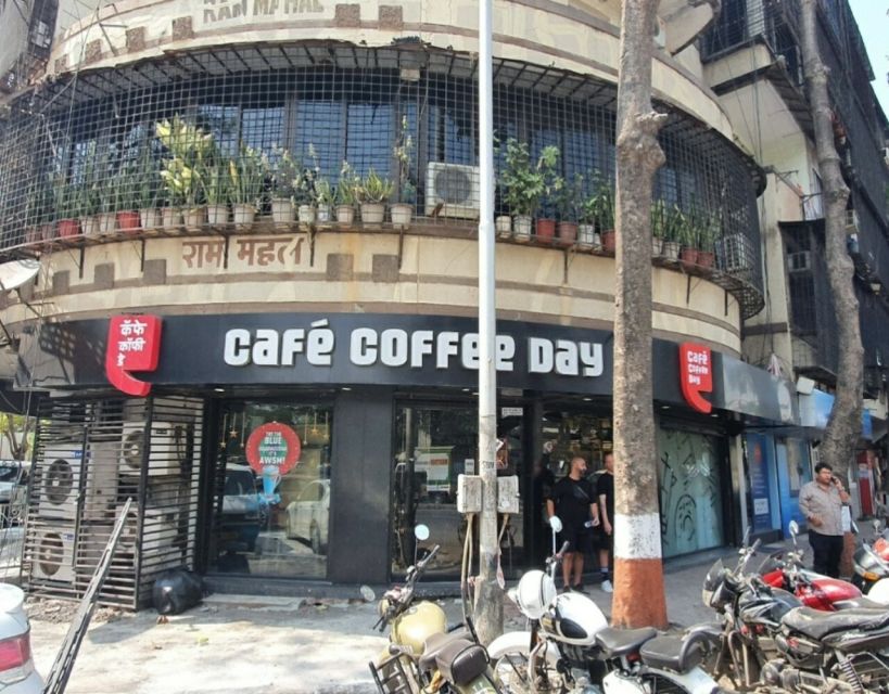 Mumbai: Dharavi Slum Slumdog Millionaire Tour with a Local - The pottery factory finish (and why it’s a smart ending)