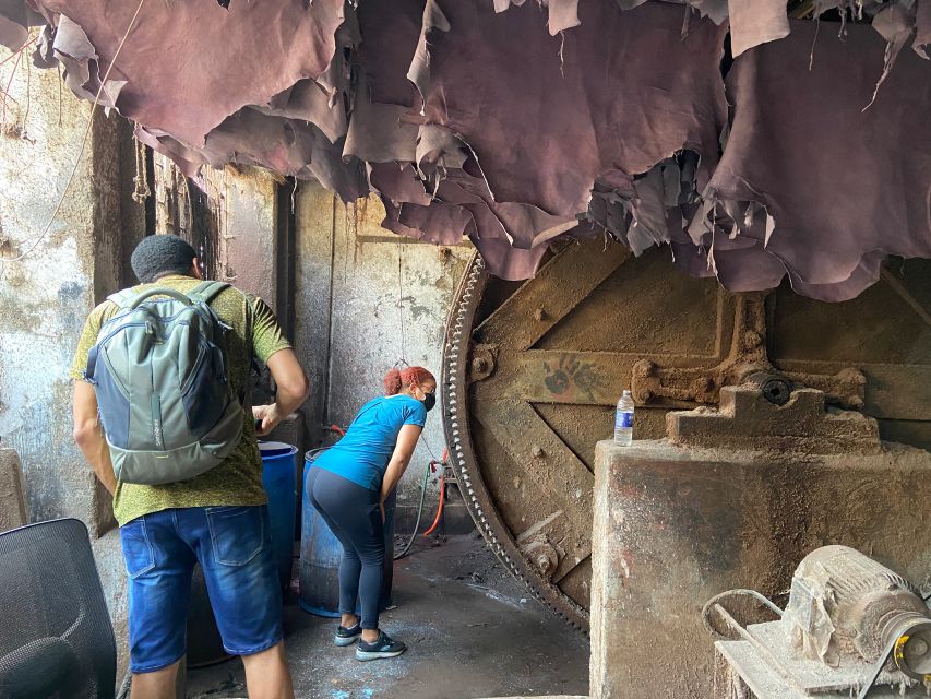 Mumbai: Dharavi Slum Walking Tour by First Female Tour Guide - From waste to work: recycling and small manufacturing stops