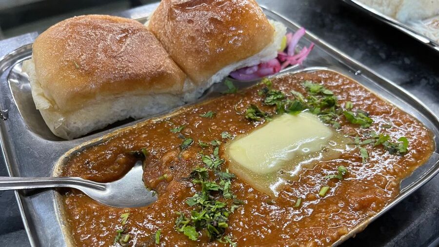 Mumbai: Evening Street Food Tasting & Cultural Market Tour - Why this Mumbai evening starts near CST and ends at Taj Icecream
