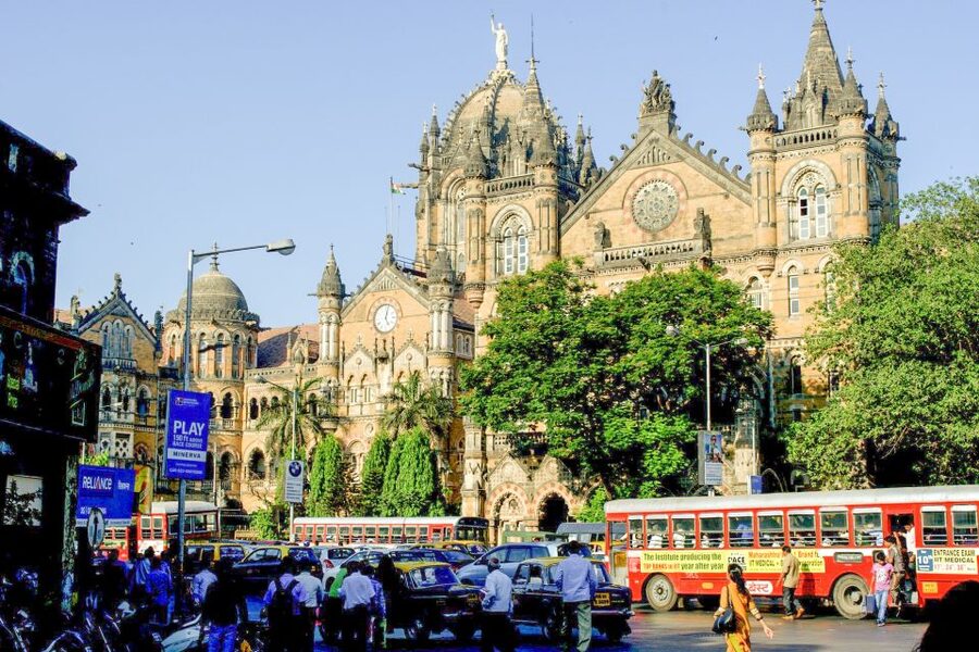 Mumbai: Full-Day Private Sightseeing Tour - Dabbawallah lunch delivery and why the food feels part of the story