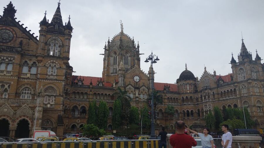 Mumbai: Full-Day Private Sightseeing Tour - Colaba shopping, Oval Maidan, University of Mumbai, High Court, and Antilia stops