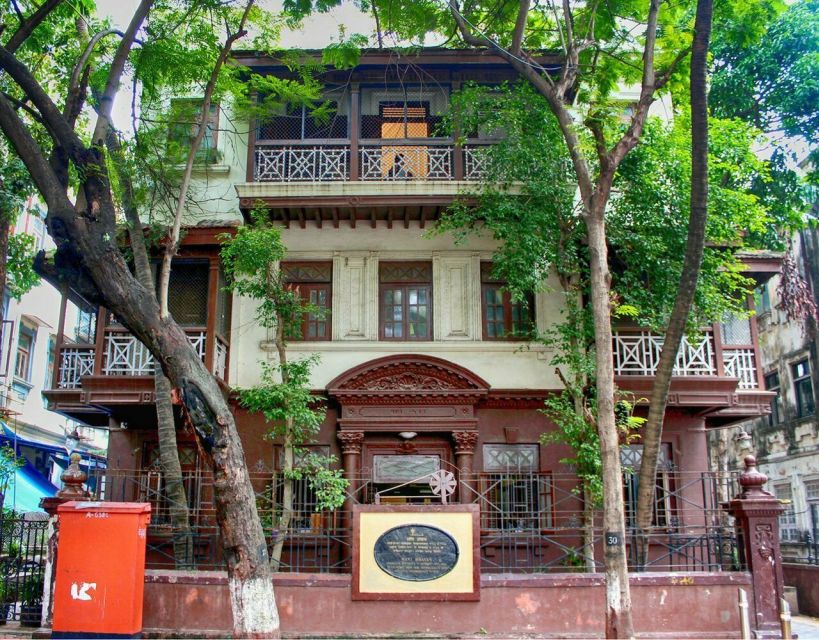 Mumbai: Guided City Sightseeing Tour - Dadar Flower Market and Dharavi in the 8 hour version