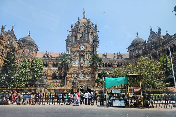 Mumbai Heritage Walk and Elephanta Caves Experience - Logistics that actually help: bottled water, mobile tickets, and pickup