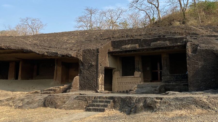 Mumbai: Kanheri Caves and The Golden Pagoda Temple - Chaityas, viharas, and that slow sense of ritual