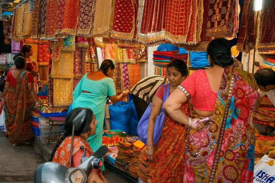 Mumbai: Local Markets & Temples Tour - Mumbadevi Temple: the namesake story behind Mumba