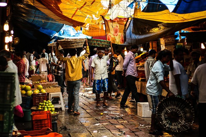 Mumbai Market Tour in Private Vehicle - Chor Bazaar: The Thieves Market Flea-Style Browse