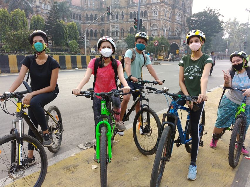 Mumbai: Morning Bicycle Tour - Mumbadevi Temple: morning devotion in plain sight