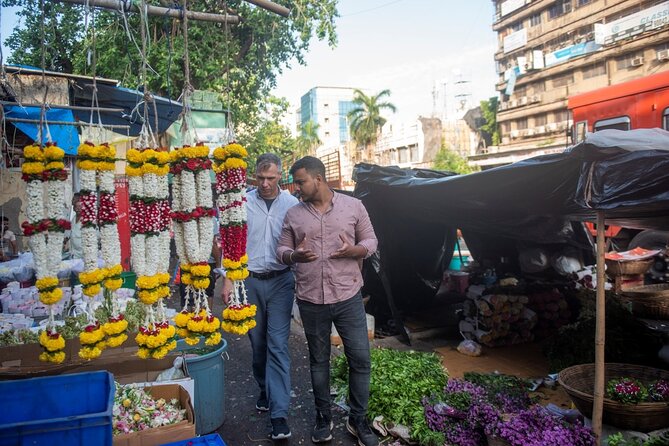Mumbai Morning Market Tour of Flowers, Fish, and More - Dadar fruit and vegetable market: the details that matter