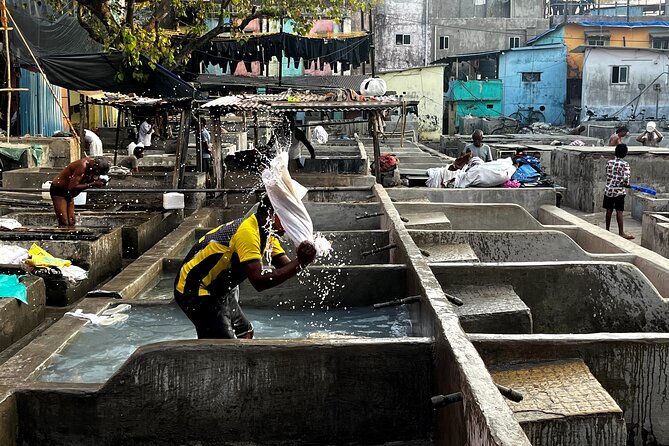 Mumbai Morning Market Tour of Flowers, Fish, and More - Dadar Flower Market: the scent shift at the finish line