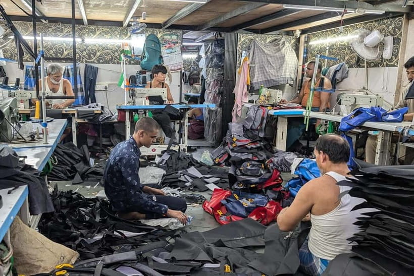 Mumbai: Private Dhobi Ghat Laundry & Slum Tour with Pickup - Plastic Recycling, Leather, Garments, and Metal Industries