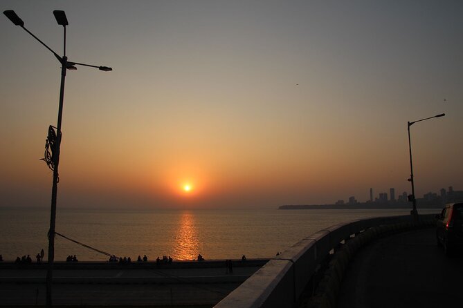 Mumbai: Private Sightseeing Tour with Top Highlights - Getting your bearings: Gateway of India and the Taj moment