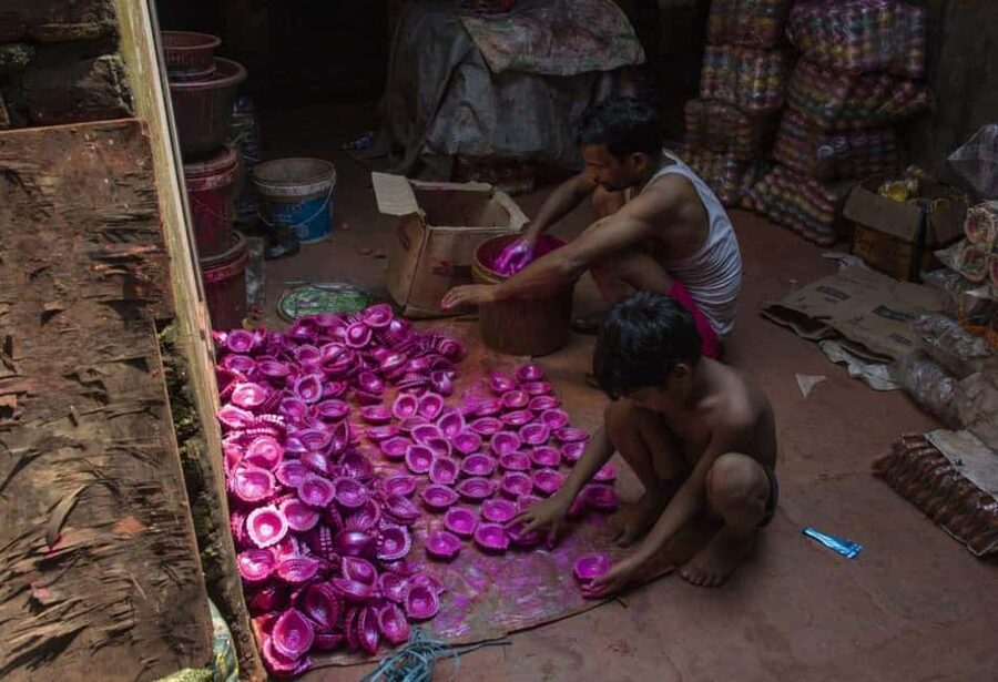 Mumbai Slum Tour - Visit Dharavi Slum with Local Guide - Practical Tips: Shoes, Sun Protection, and Camera Rules
