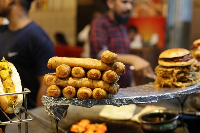 Mumbai Street Food and Evening Bazaar Tour - Key things you’ll notice on this Mumbai evening food crawl