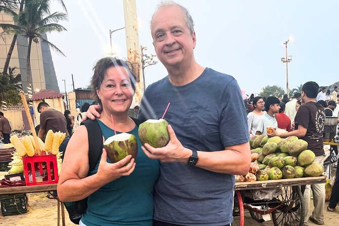 Mumbai Street Food & Beach Tour with 10+ Tastings - Guide personality and the small-group advantage