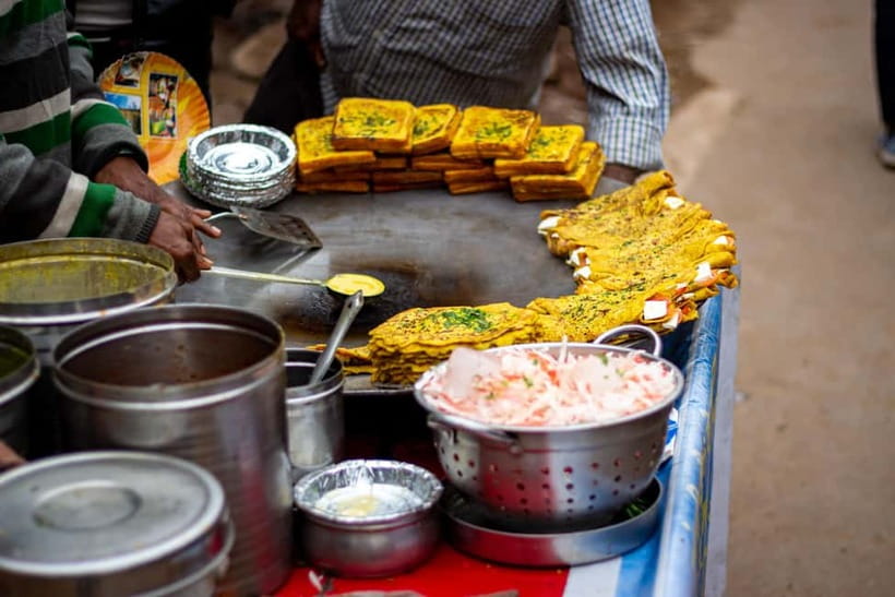 Mumbai: Street Food Crawl - The Guide: English, Hindi, and Storytelling That Makes Food Stick