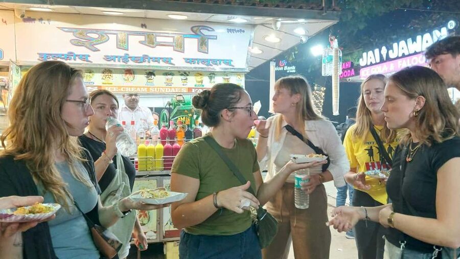 Mumbai Street Food Tour with Evening Bazaar Walk - The short ride break, then Bhuleshwar market at night