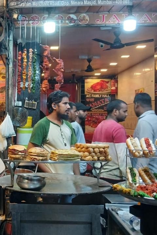 Mumbai Street Food Tour with Evening Bazaar Walk - Minara Masjid area: non-veg aromas and street favorites