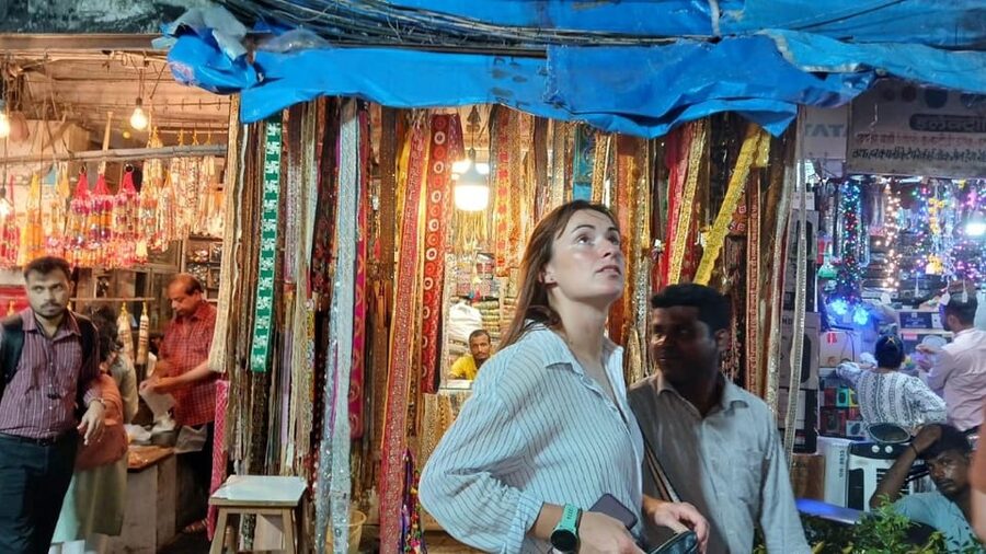 Mumbai Street Food Tour with Evening Bazaar Walk - How you end up tasting so much, up to 12 dishes