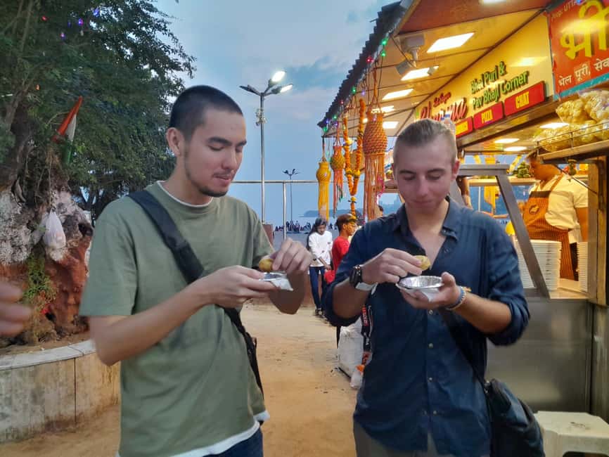 Mumbai Street Food Tour with Evening Bazaar Walk - Chowpatty Beach: vegetarian snacks, Pani Puri, and kulfi