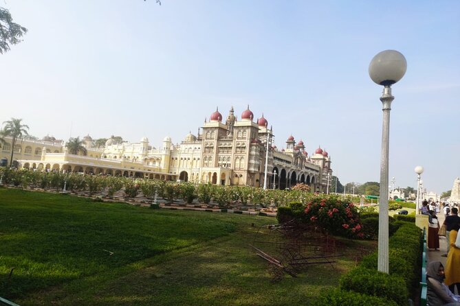 Mysore Palace + Jaganmohana Art Gallery + Devaraja Market = Mysore Heritage Walk - Who should book this Mysore Heritage Walk