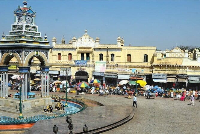Mysore Tuk-Tuk Tours - Devaraja Market: shopping time with room to breathe