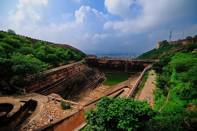 Nahargarh Water Walk - Guided 2-Hour Heritage Tour in Jaipur - The Nahargarh Fort stop: channels, roman aqueducts, stepwells, reservoirs