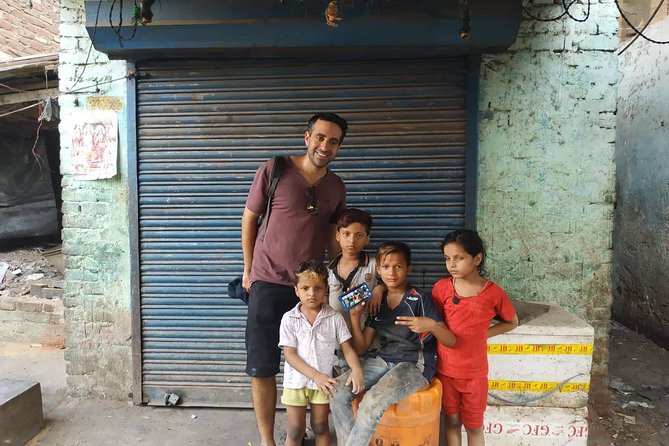 New Delhi Slum Walking Tour - Zakhira In Two Hours: What This Tour Really Feels Like