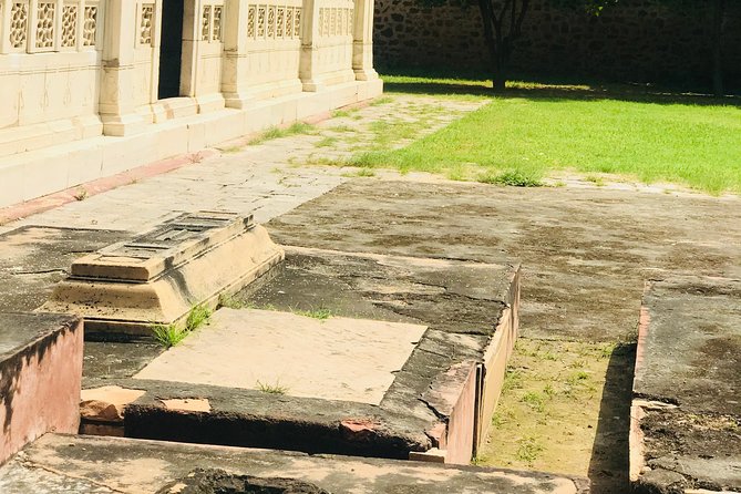 Nizamuddin Tour - Narrow lanes to mosques: how the neighborhood tells its own story