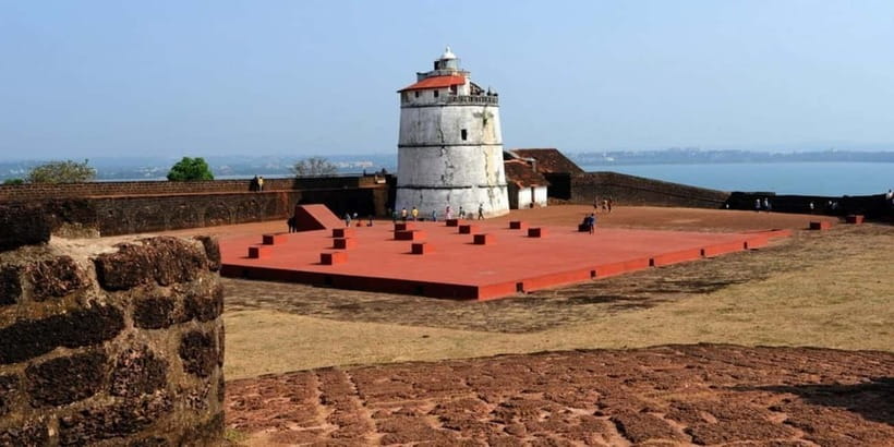 North Goa: Sightseeing Tour Sharing Coach - Sinquerium Fort, Chapora River, and the UNESCO Church Question