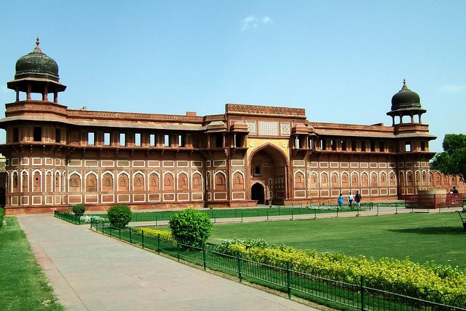 Official Tour Guide For Sunrise Taj Mahal and Agra Fort Tour - Photo strategy, shoes, and how to not waste time