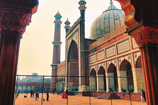 Old and New Delhi Highlights: Private Full-Day Tour - Qutub Minar and Lotus Temple: two icons, different moods