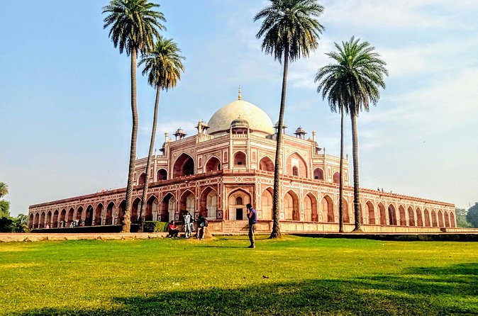 Old and New Delhi Private Guided City Tour - Chandni Chowk and the Included Rickshaw Ride: Old Delhi Up Close