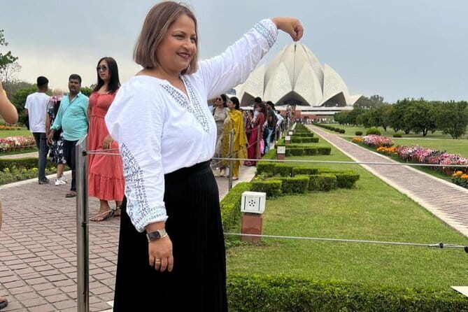Old And New Delhi Private Guided Tour With Entrances- 8 Hours - Lotus Temple and Qutub Minar: from calm geometry to UNESCO height