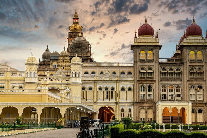 Old Bangalore Historical Walk thro Palace, Temples, Fort & Market - Bangalore Fort: the story behind the small surviving section