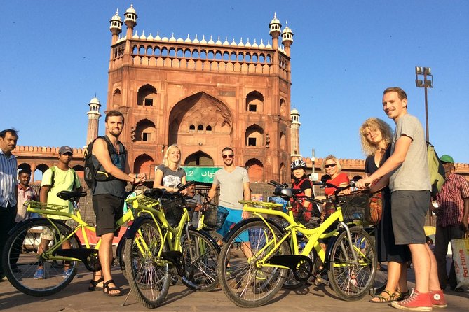 Old Delhi Bike Tour - Red Fort: the story you get from stopping right in front