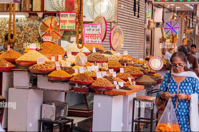 Old Delhi Cultural, Temples, Heritage Walking Street Food Tour - Chawri Bazaar Start: Briefing and Traditional Snacks