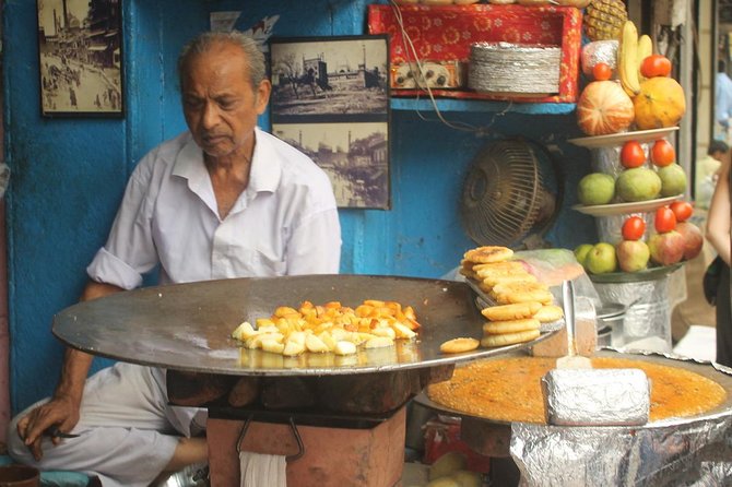 Old Delhi Food Tour - Stop 4: Pasar Chandni Chowk, the market where the old city shape still shows